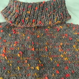 CASHMERE- SILK- WOOL, SPECTACULAR HAND KNIT SWEATER 
SZ M-L READ